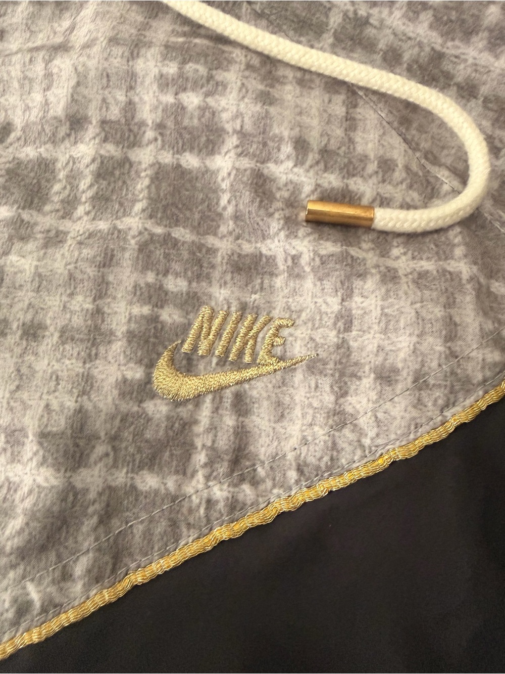 ✨ 2008 MARRIED TO THE MOB X NIKE WMNS WIND JKT - LARGE Friends & Family✨ OOAK!! - Picture 6 of 11